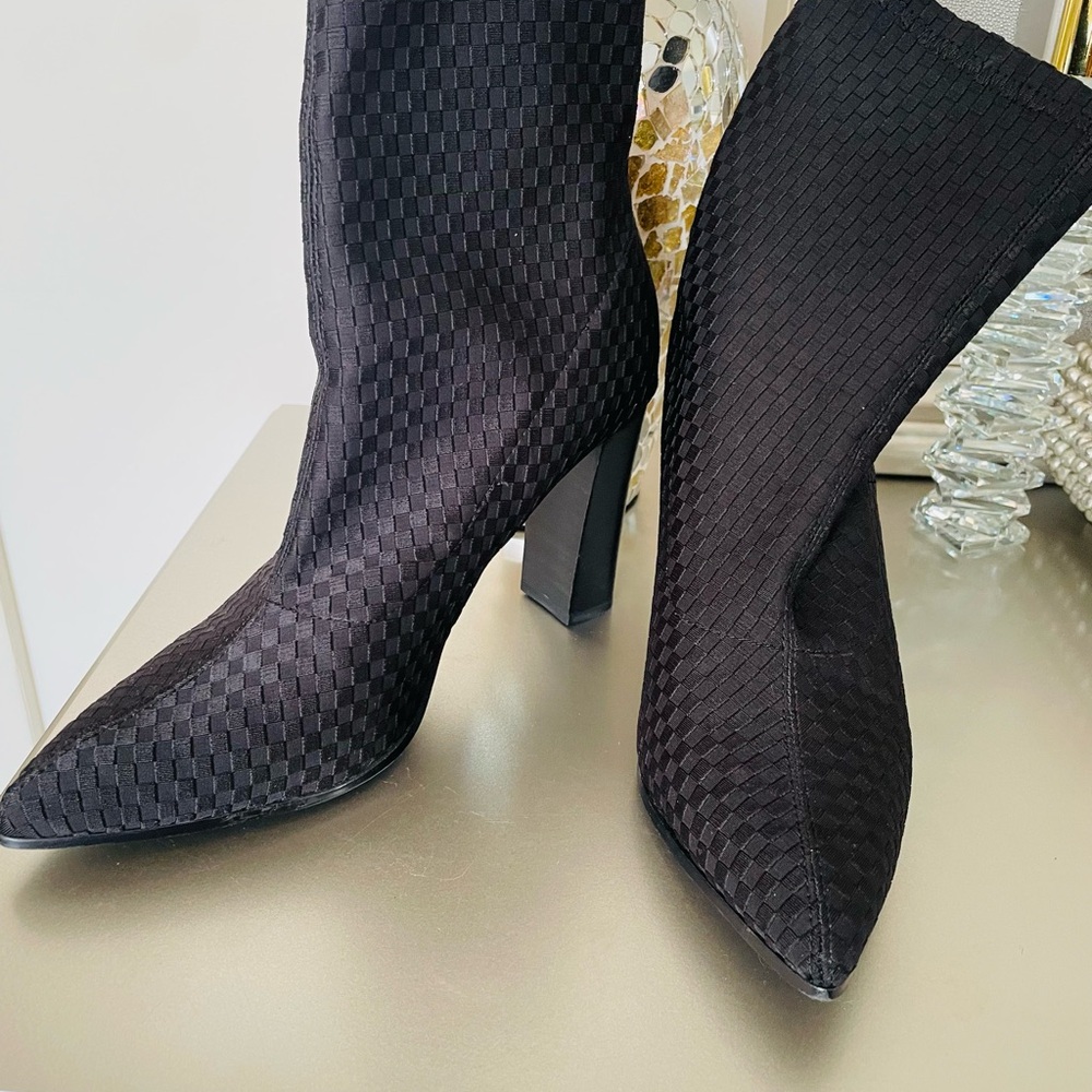 Fergie Black Textured Heeled Boots